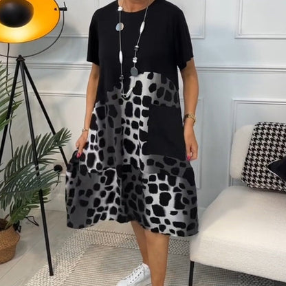 Šaty s kulatým výstřihem, volným střihem a krátkými rukávy